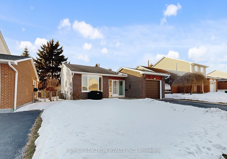32-panter-crescent-ajax-ontario-e12837664