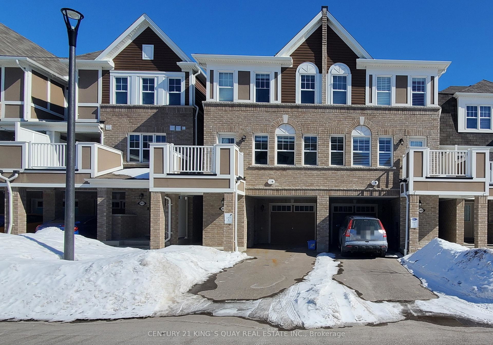 2411-fall-harvest-crescent-pickering-ontario-e12839962