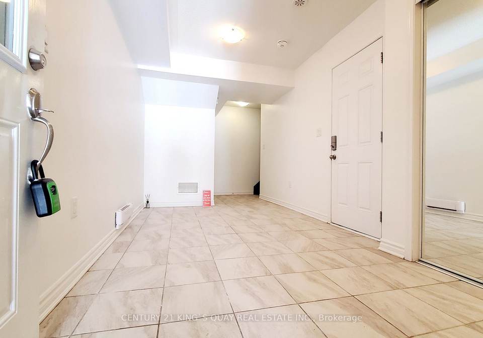 2411-fall-harvest-crescent-pickering-ontario-e12839962