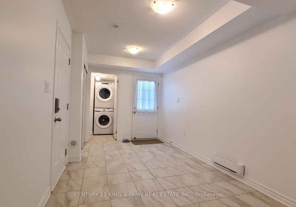 2411-fall-harvest-crescent-pickering-ontario-e12839962