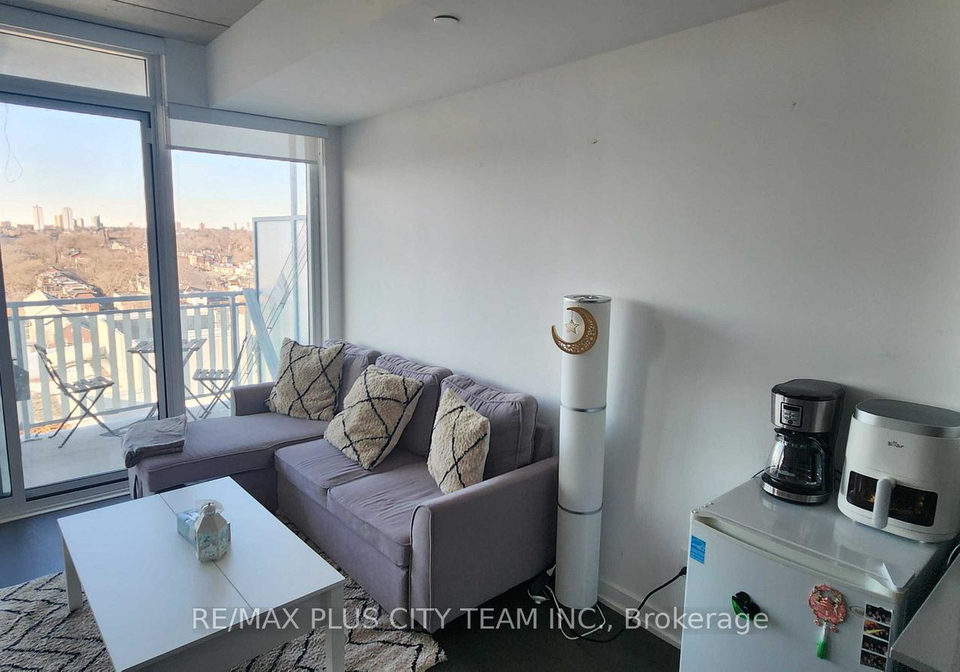 45-baseball-place-toronto-ontario-e12841646