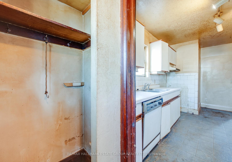 85-kings-park-boulevard-east-york-ontario-e12843326