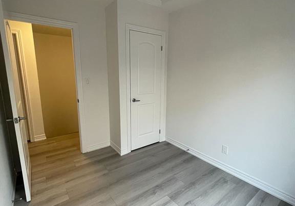 2001-cameron-lott-crescent-oshawa-ontario-e12852686