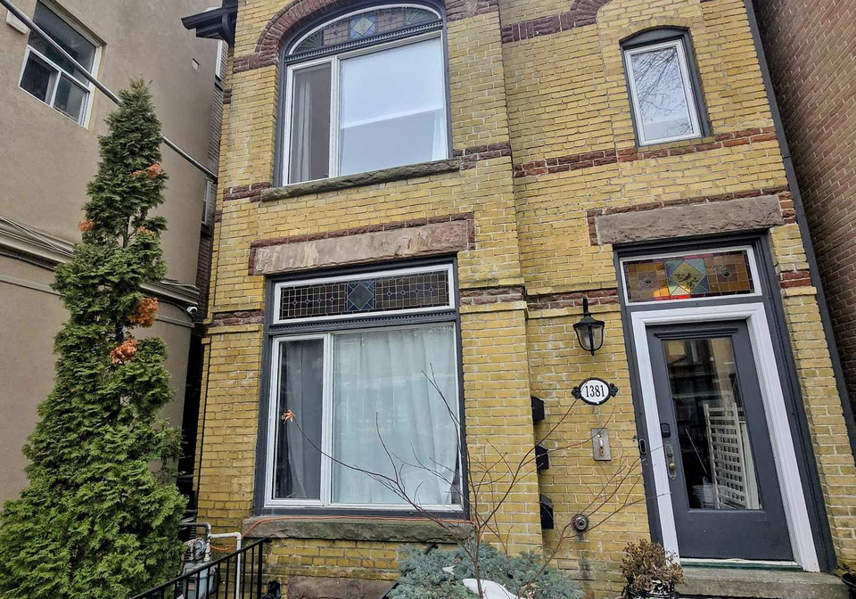 1381-queen-street-e-toronto-ontario-e12853818