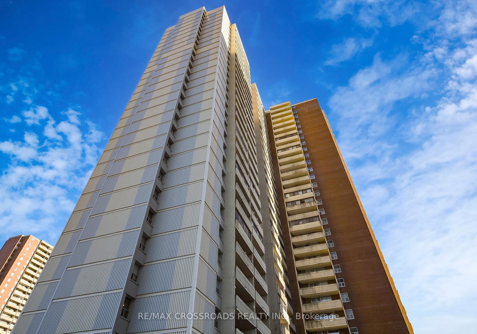 5-massey-square-east-york-ontario-e12855664