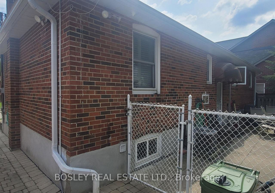 6-youngmill-drive-east-york-ontario-e12858330