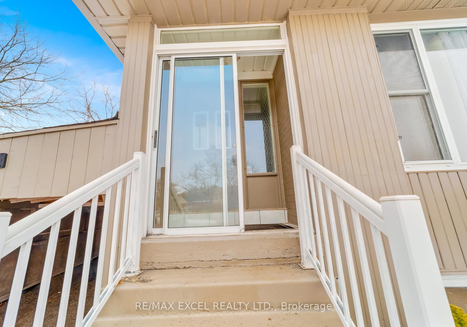 57-lowry-square-scarborough-ontario-e12860654
