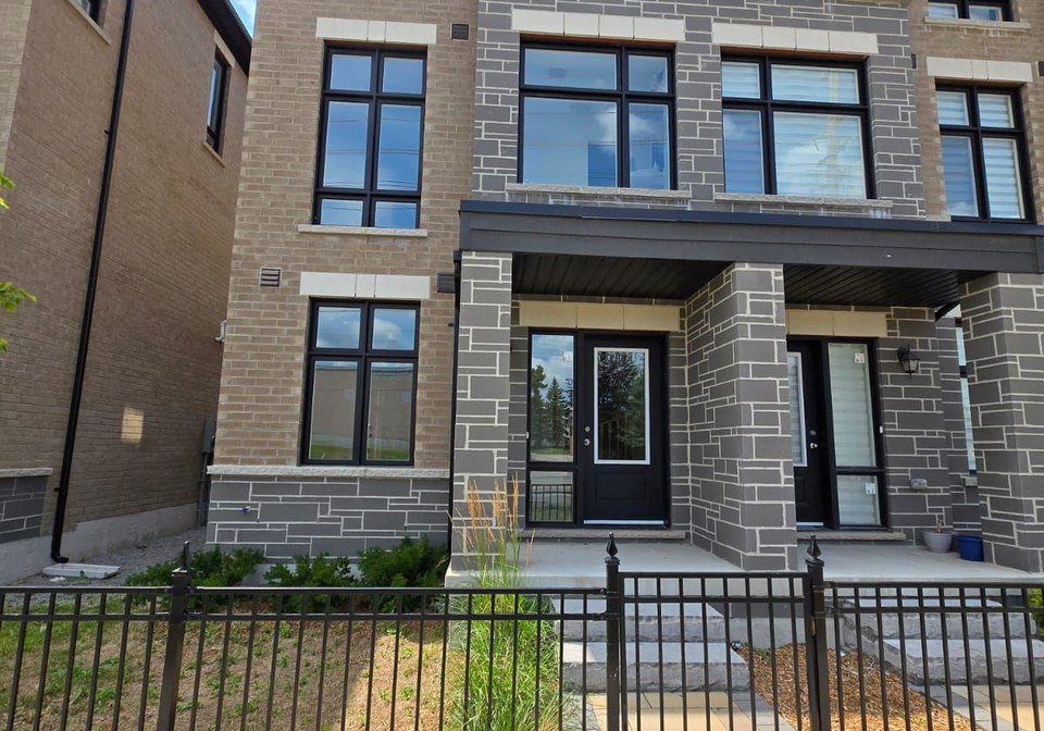 1431-coral-spgs-path-oshawa-ontario-e12861102