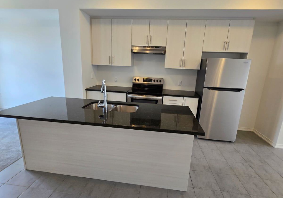 1431-coral-spgs-path-oshawa-ontario-e12861102