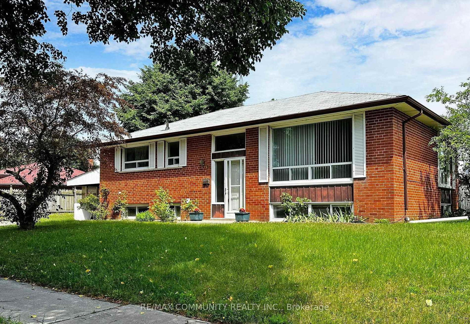 1-applefield-drive-scarborough-ontario-e12864150