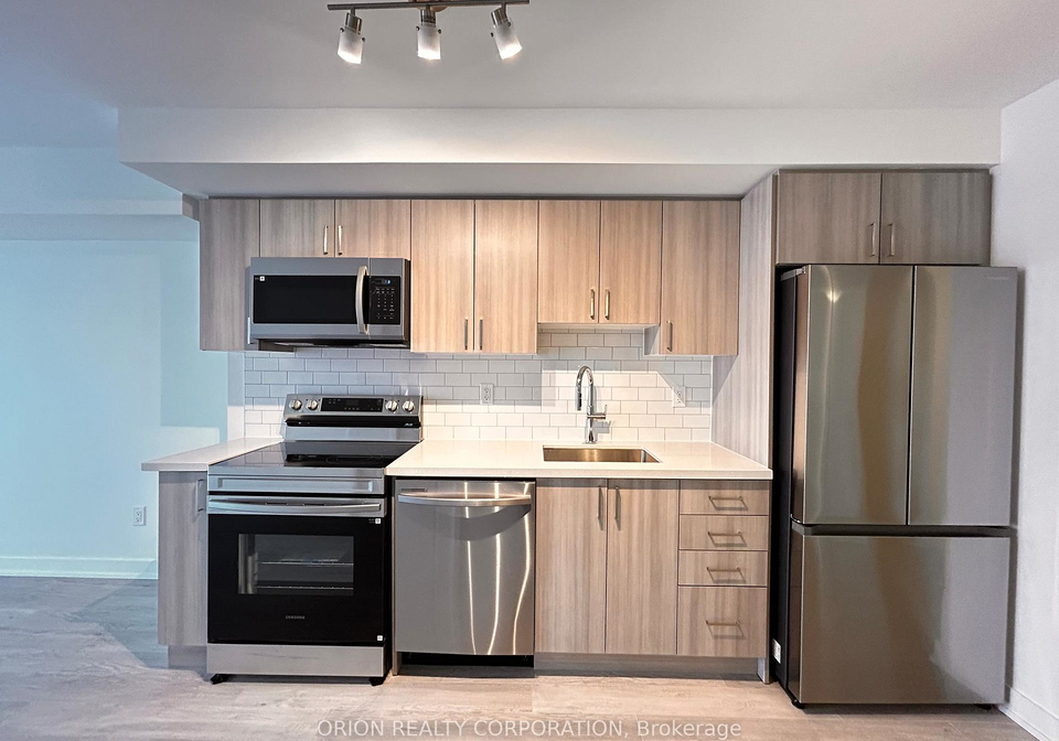 1010-sandy-beach-road-pickering-ontario-e12866394