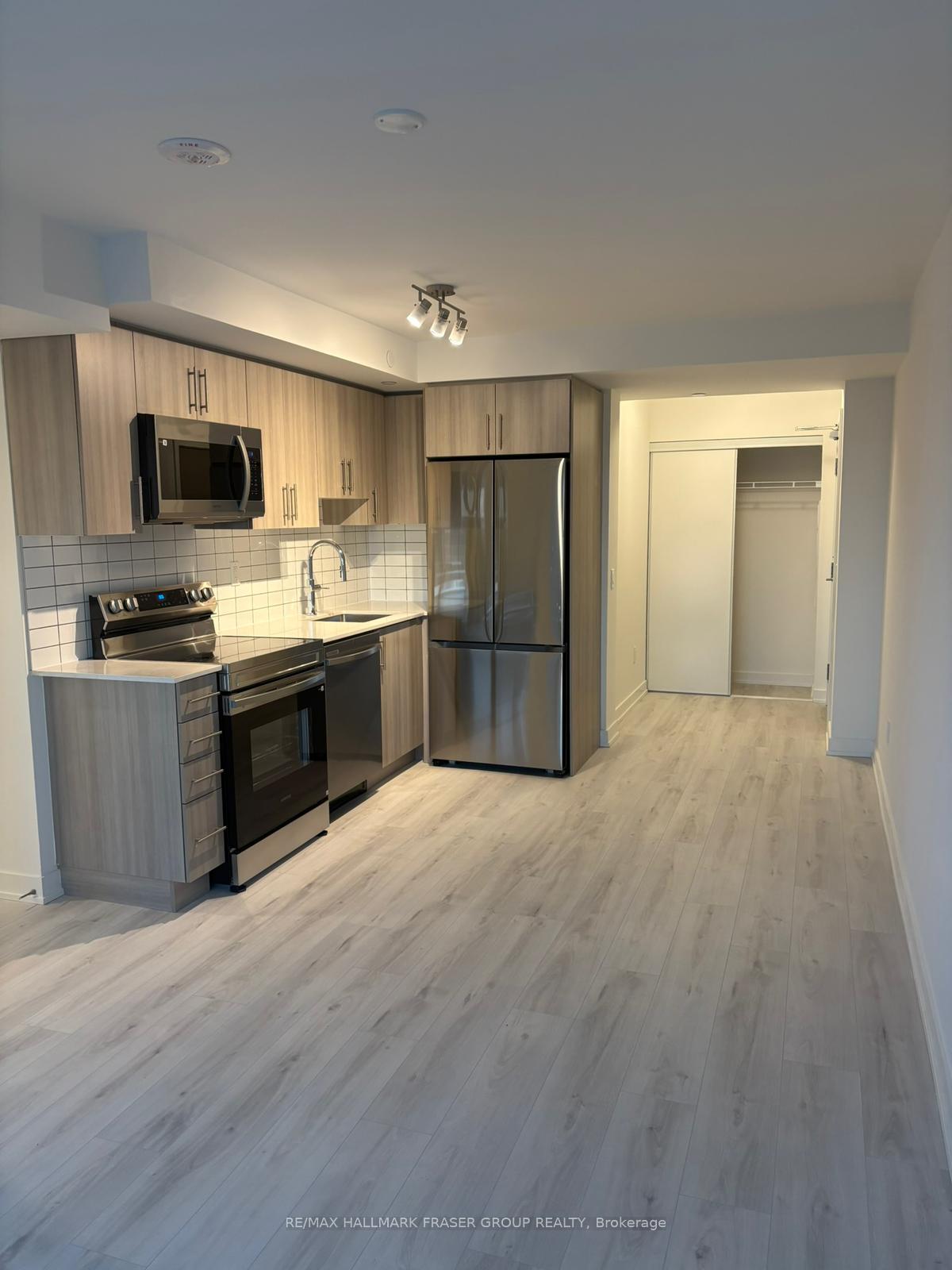 1010-sandy-beach-road-pickering-ontario-e12866836
