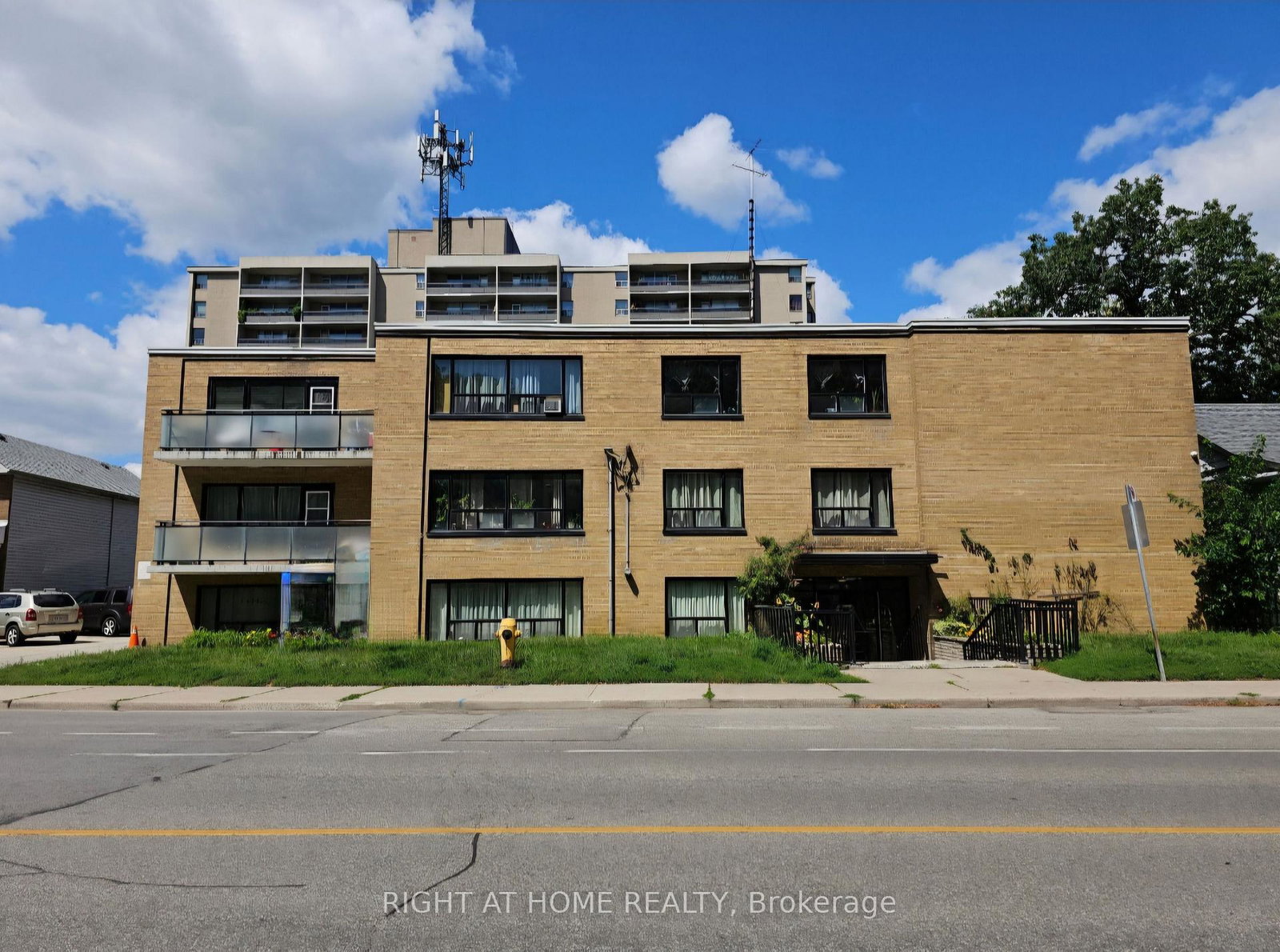 20-cosburn-avenue-east-york-ontario-e12869102