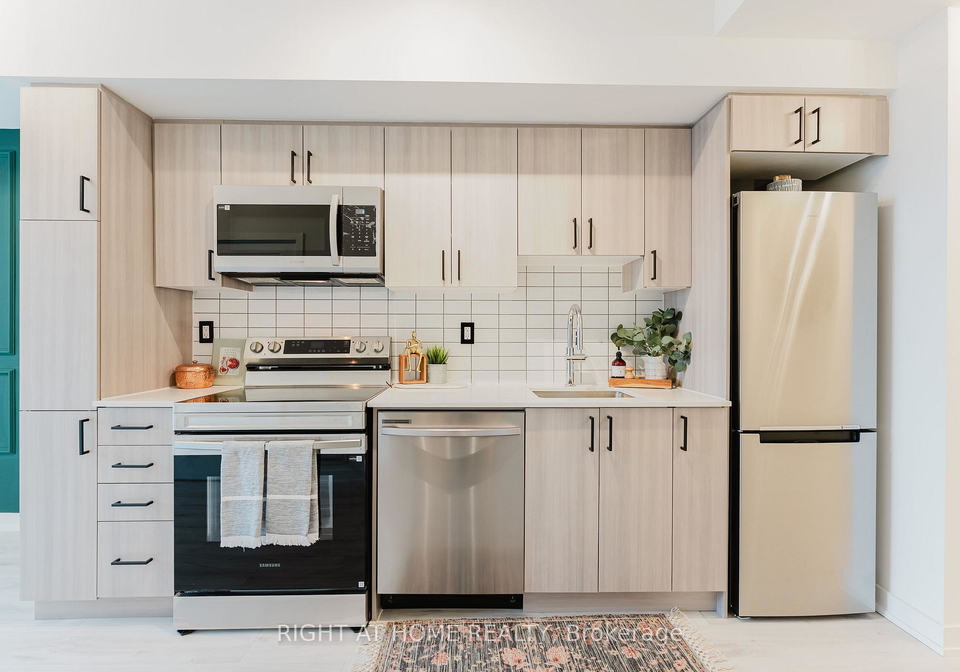 1010-sandy-beach-road-pickering-ontario-e12869326