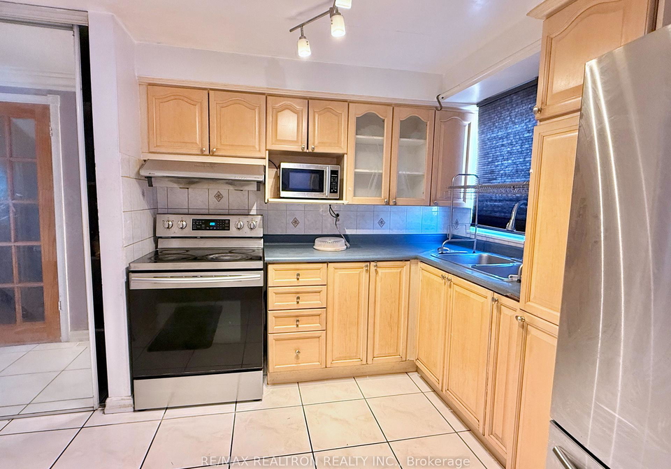 7-parsell-square-scarborough-ontario-e12870936