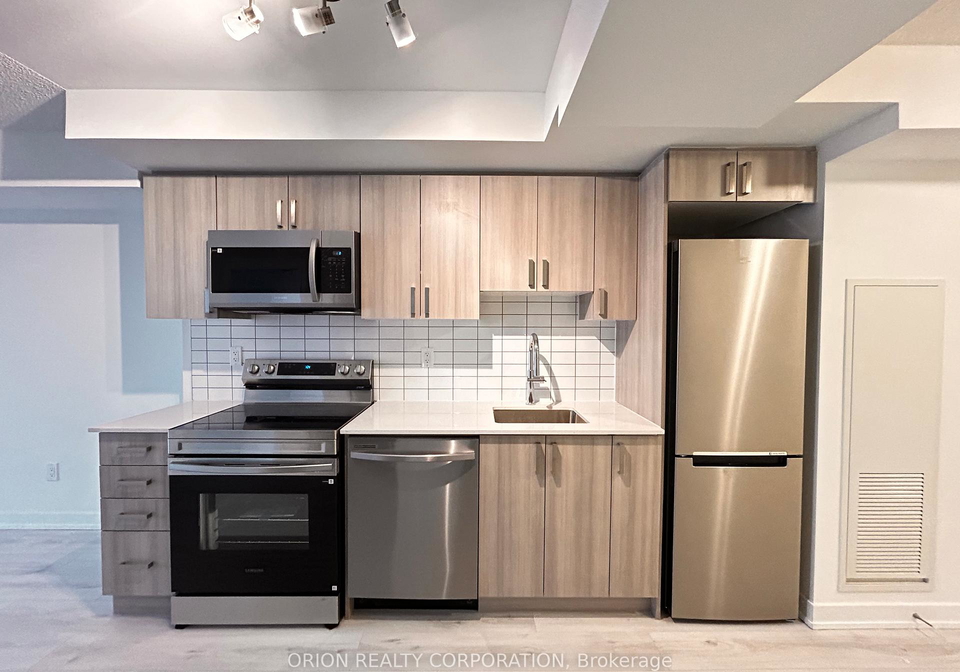 1010-sandy-beach-road-pickering-ontario-e12873108