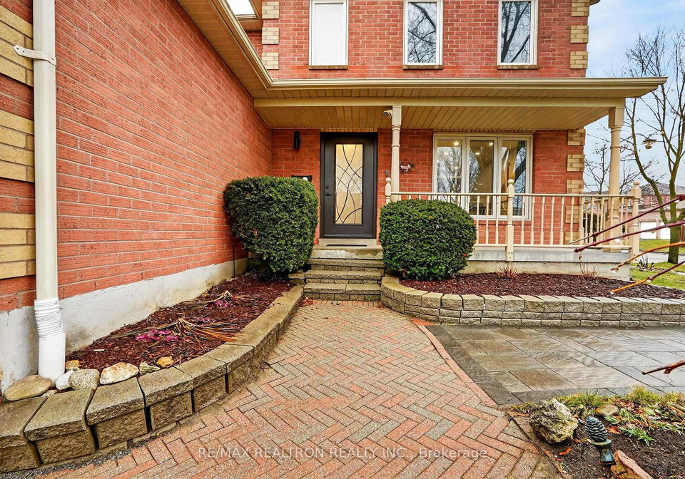 15-bray-drive-ajax-ontario-e12876396