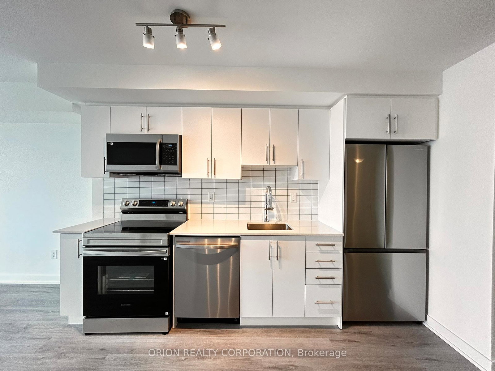 1010-sandy-beach-road-pickering-ontario-e12877982