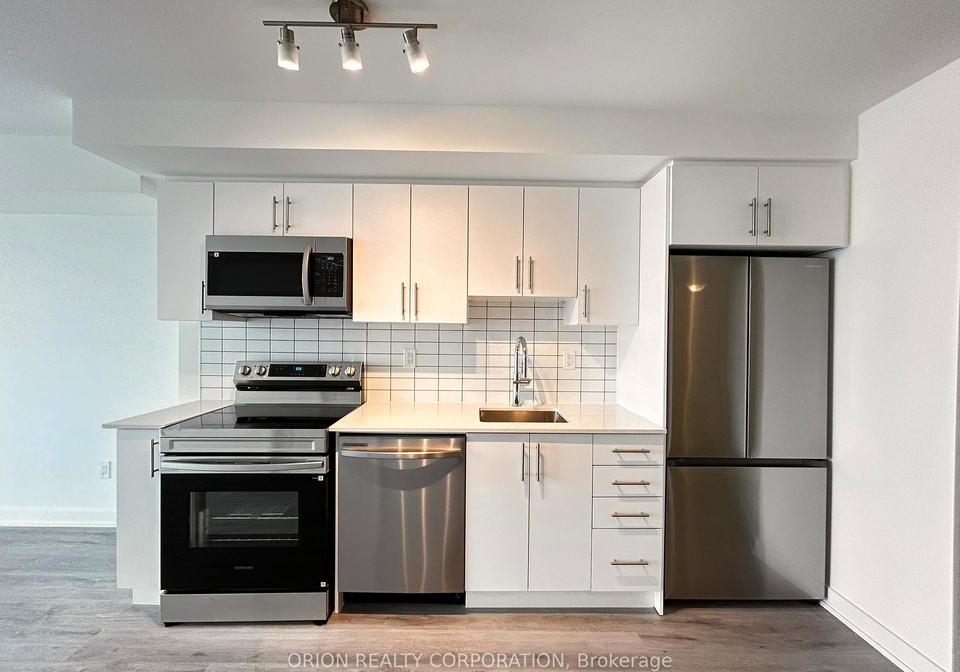 1010-sandy-beach-road-pickering-ontario-e12877982