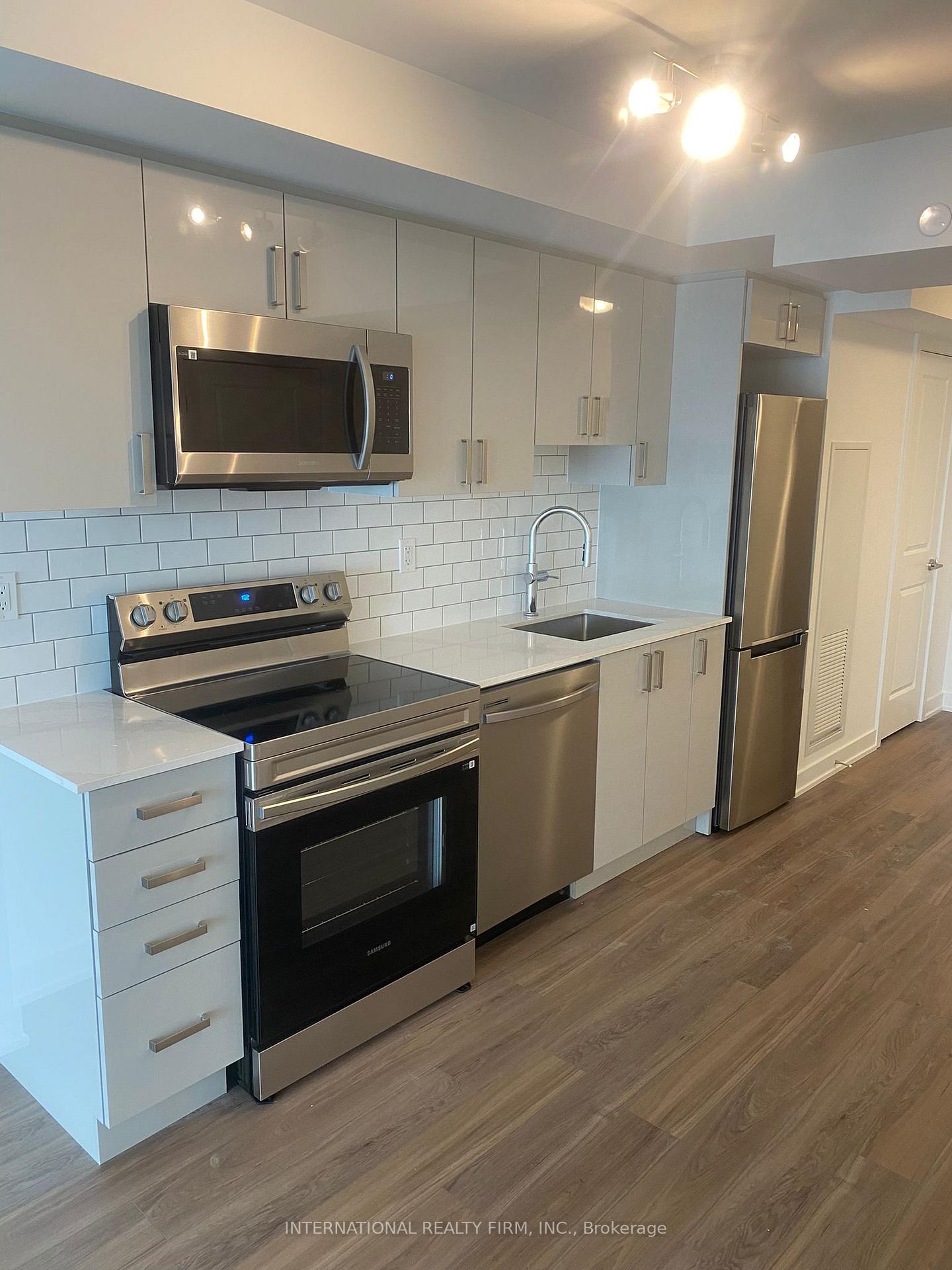 1010-sandy-beach-road-pickering-ontario-e12878520