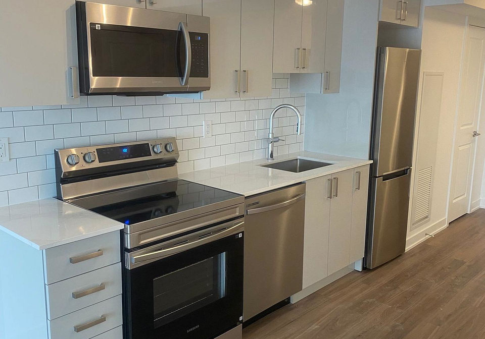 1010-sandy-beach-road-pickering-ontario-e12878520