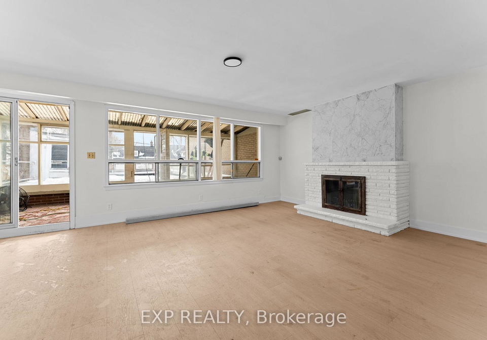 1558-queen-street-e-toronto-ontario-e12881992