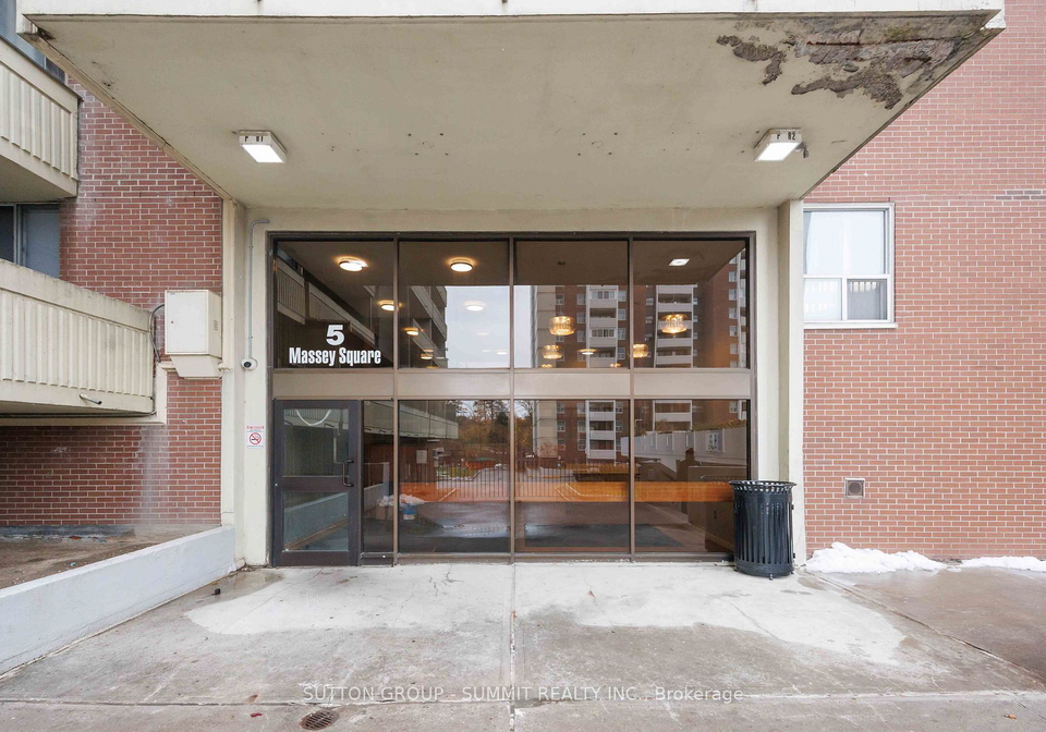 5-massey-square-east-york-ontario-e12882394