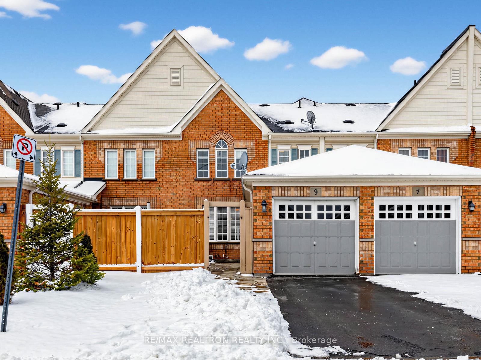 9-winrow-gate-ajax-ontario-e12885384