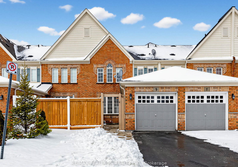9-winrow-gate-ajax-ontario-e12885384