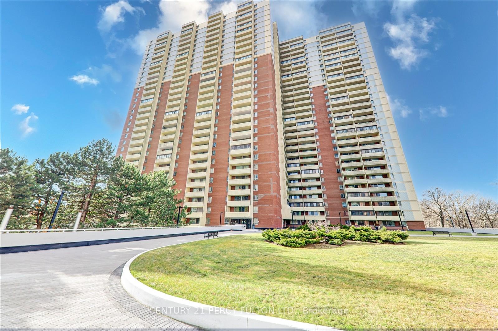 1-massey-square-east-york-ontario-e12889140