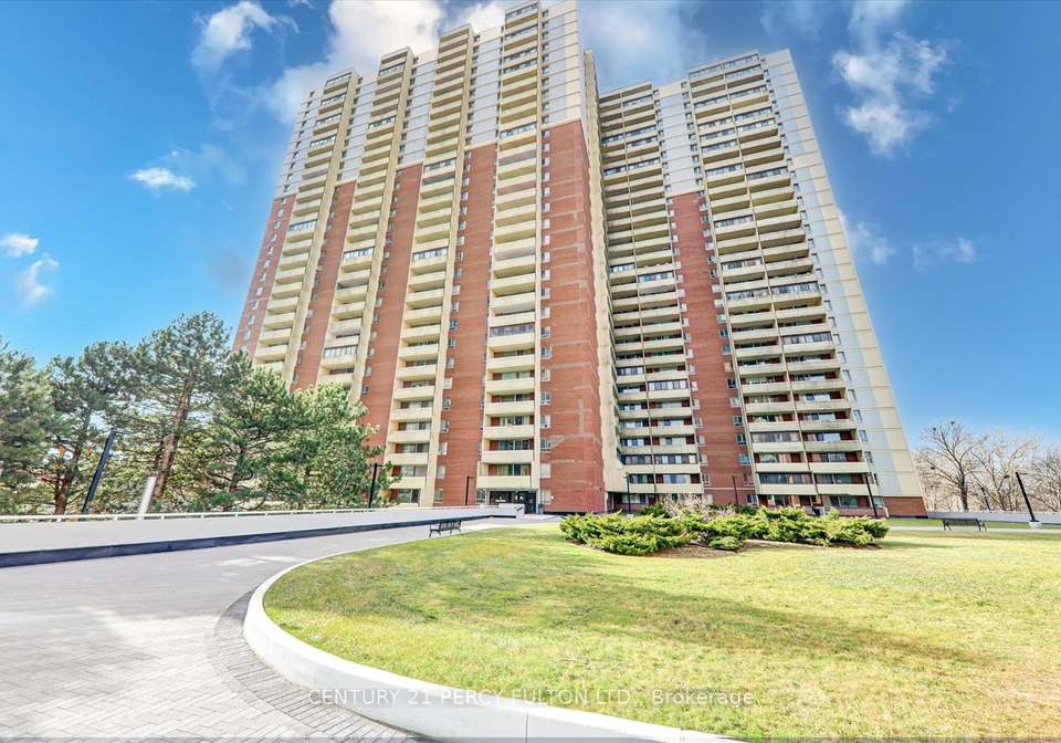 1-massey-square-east-york-ontario-e12889140