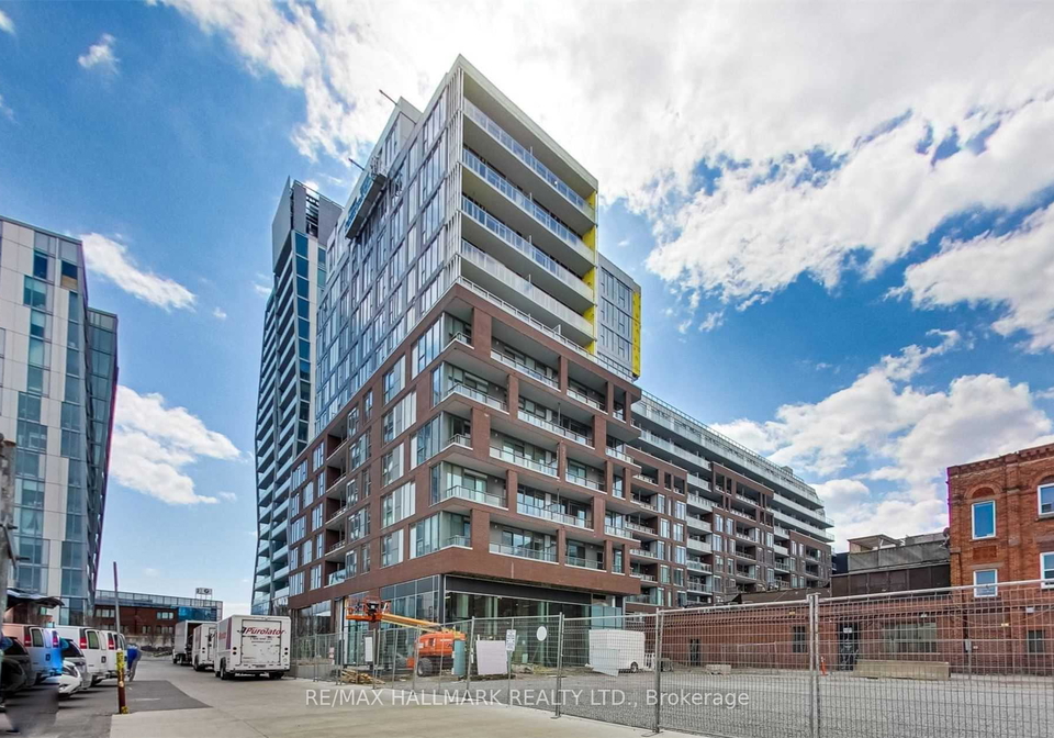 30-baseball-place-toronto-ontario-e12889370