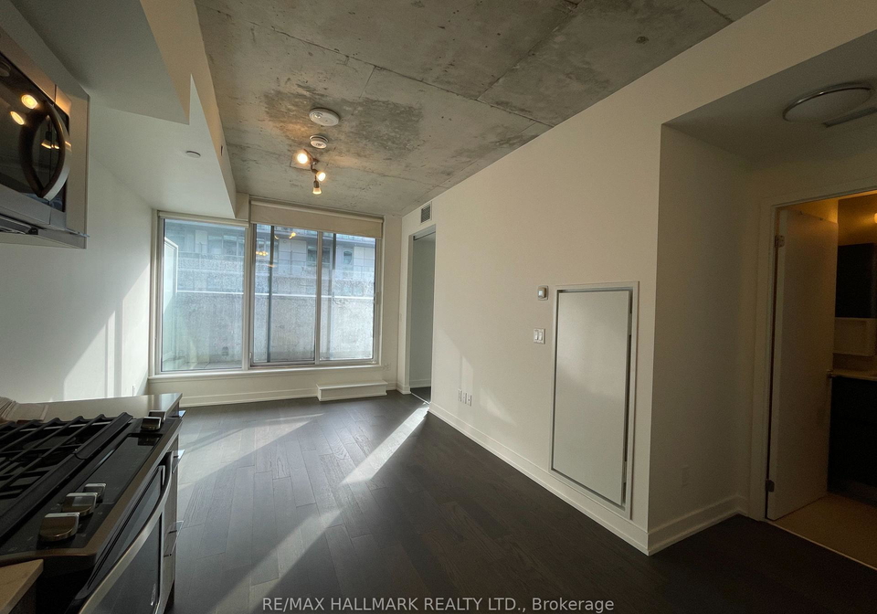 30-baseball-place-toronto-ontario-e12889370