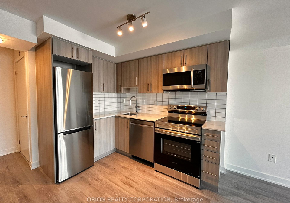 1010-sandy-beach-road-pickering-ontario-e12892334