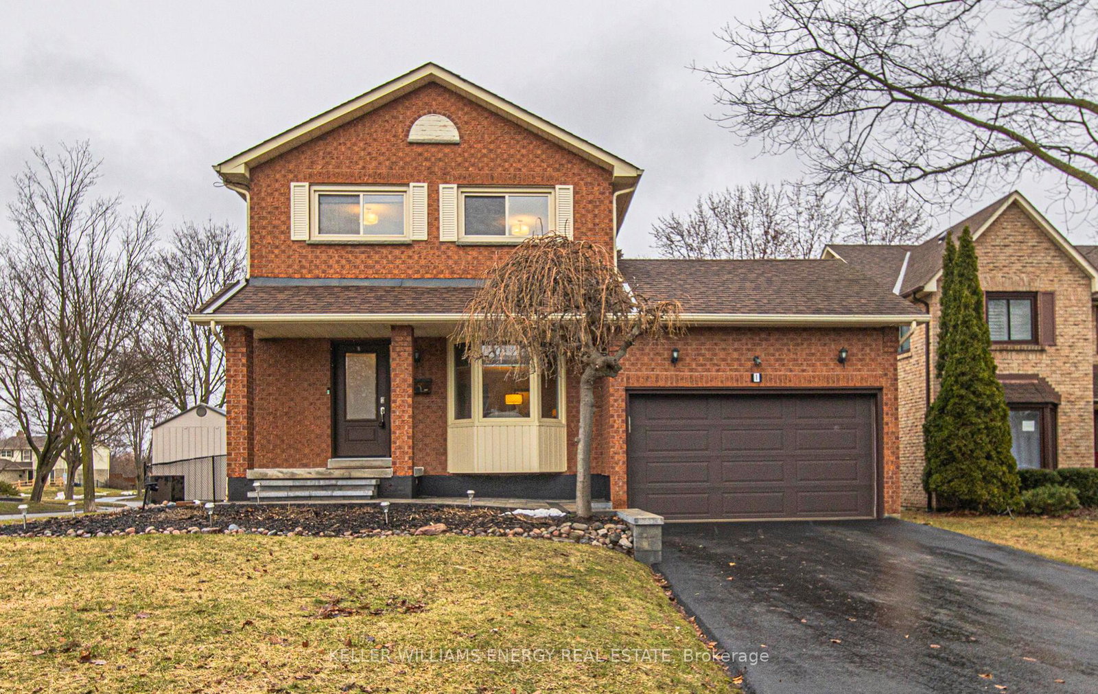 1-nearctic-court-whitby-ontario-e12894348