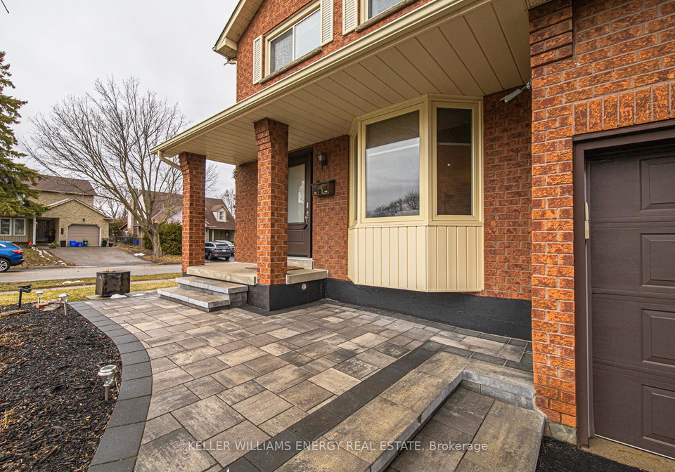 1-nearctic-court-whitby-ontario-e12894348