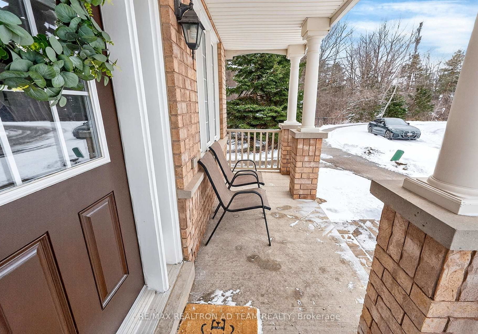 33-wilsongary-circle-ajax-ontario-e12895424