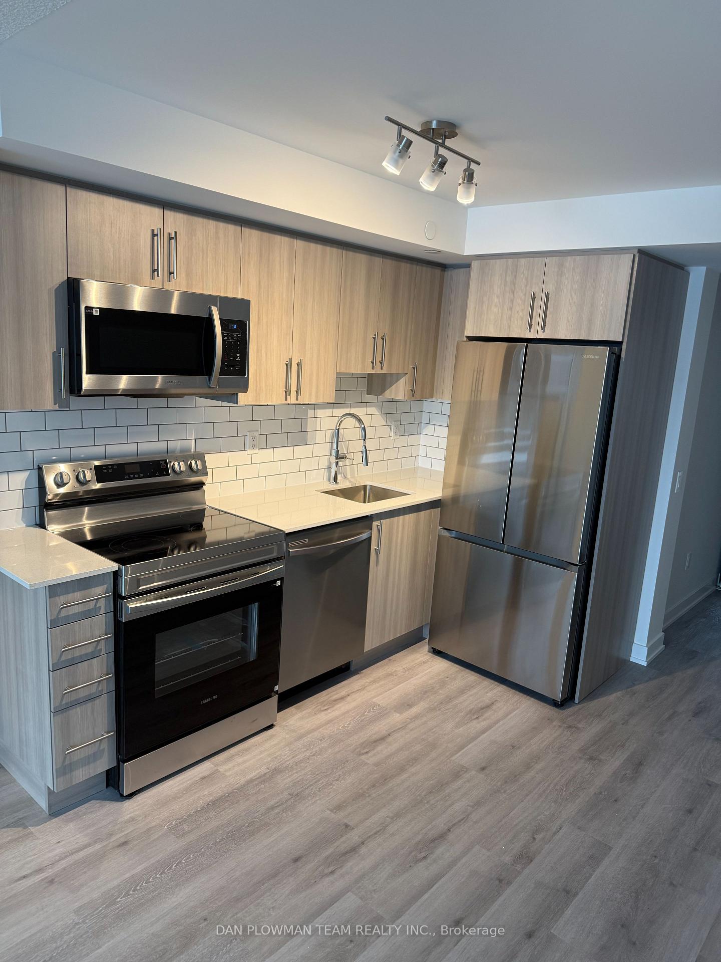 1010-sandy-beach-road-pickering-ontario-e12896446