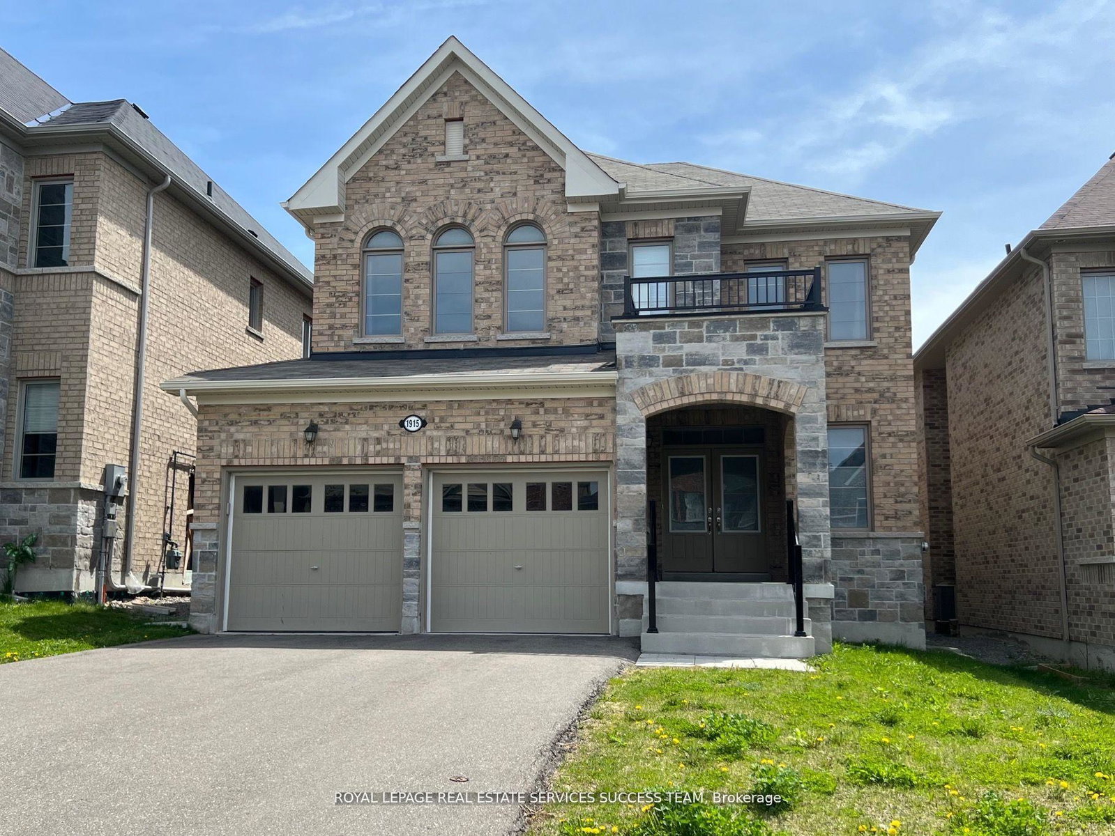 1915-douglas-langtree-drive-oshawa-ontario-e12896730