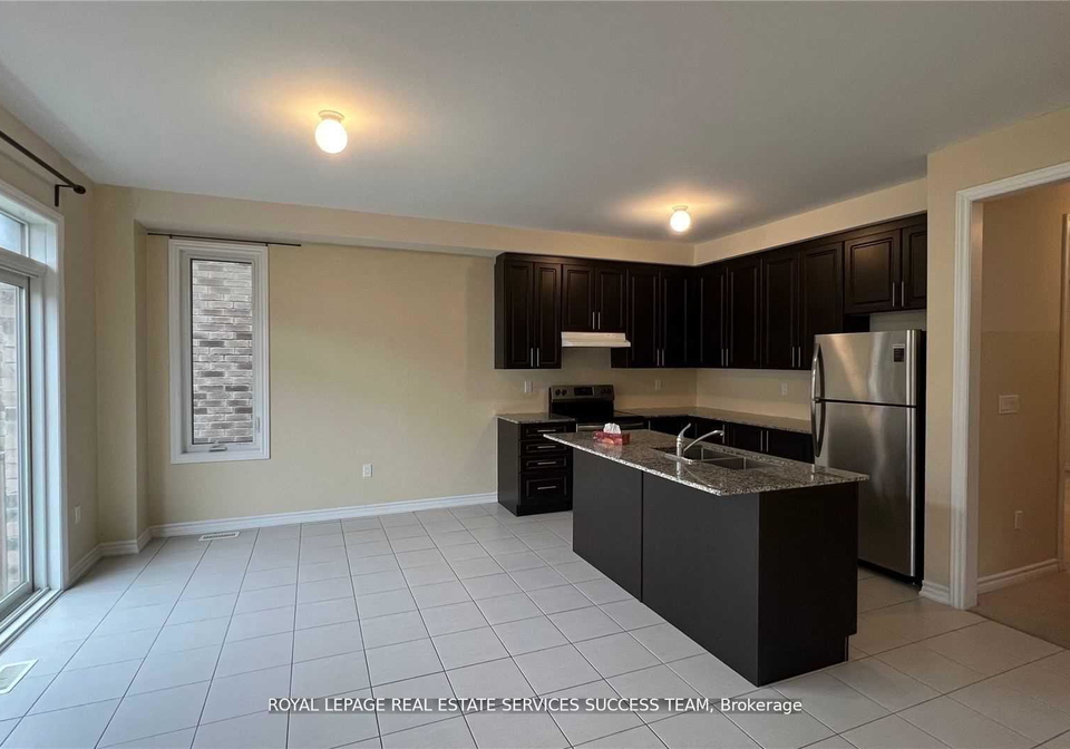 1915-douglas-langtree-drive-oshawa-ontario-e12896730