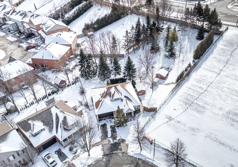 33-sabbe-crescent-ajax-ontario-e12898654