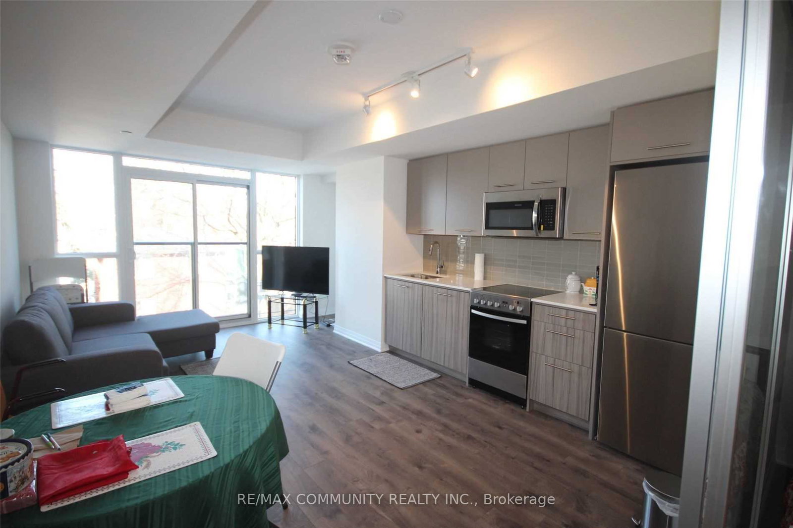 1630-queen-street-e-toronto-ontario-e12900708