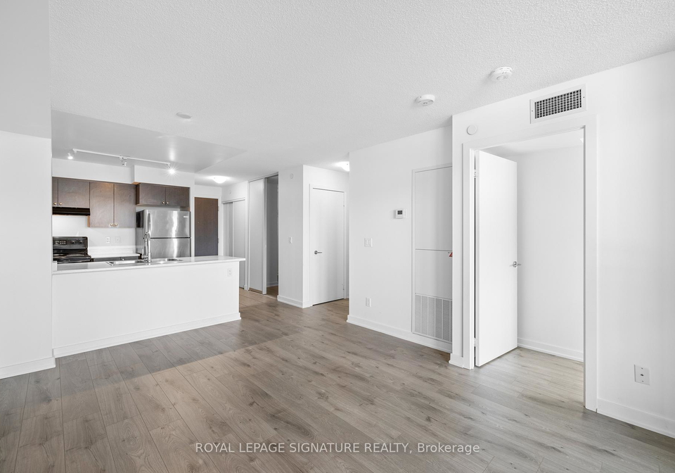 8-trent-avenue-toronto-ontario-e12904402