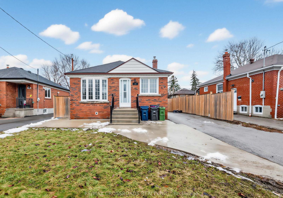 17-strode-drive-scarborough-ontario-e12907162