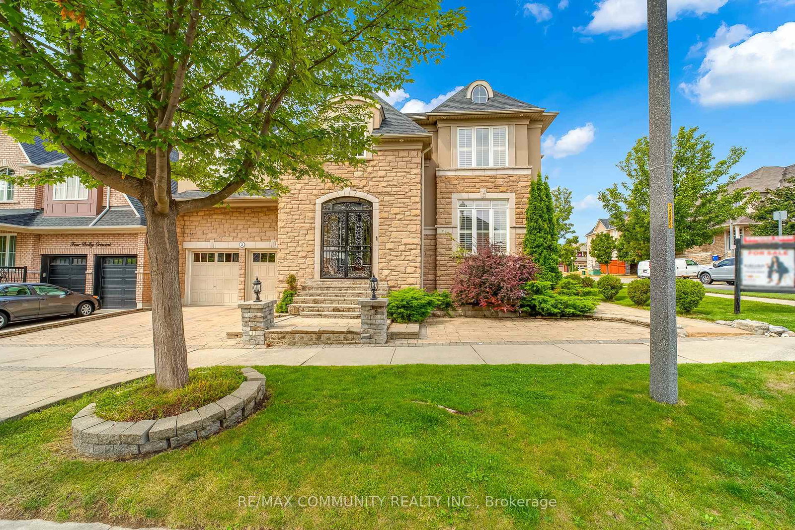2-dolby-crescent-ajax-ontario-e12916682