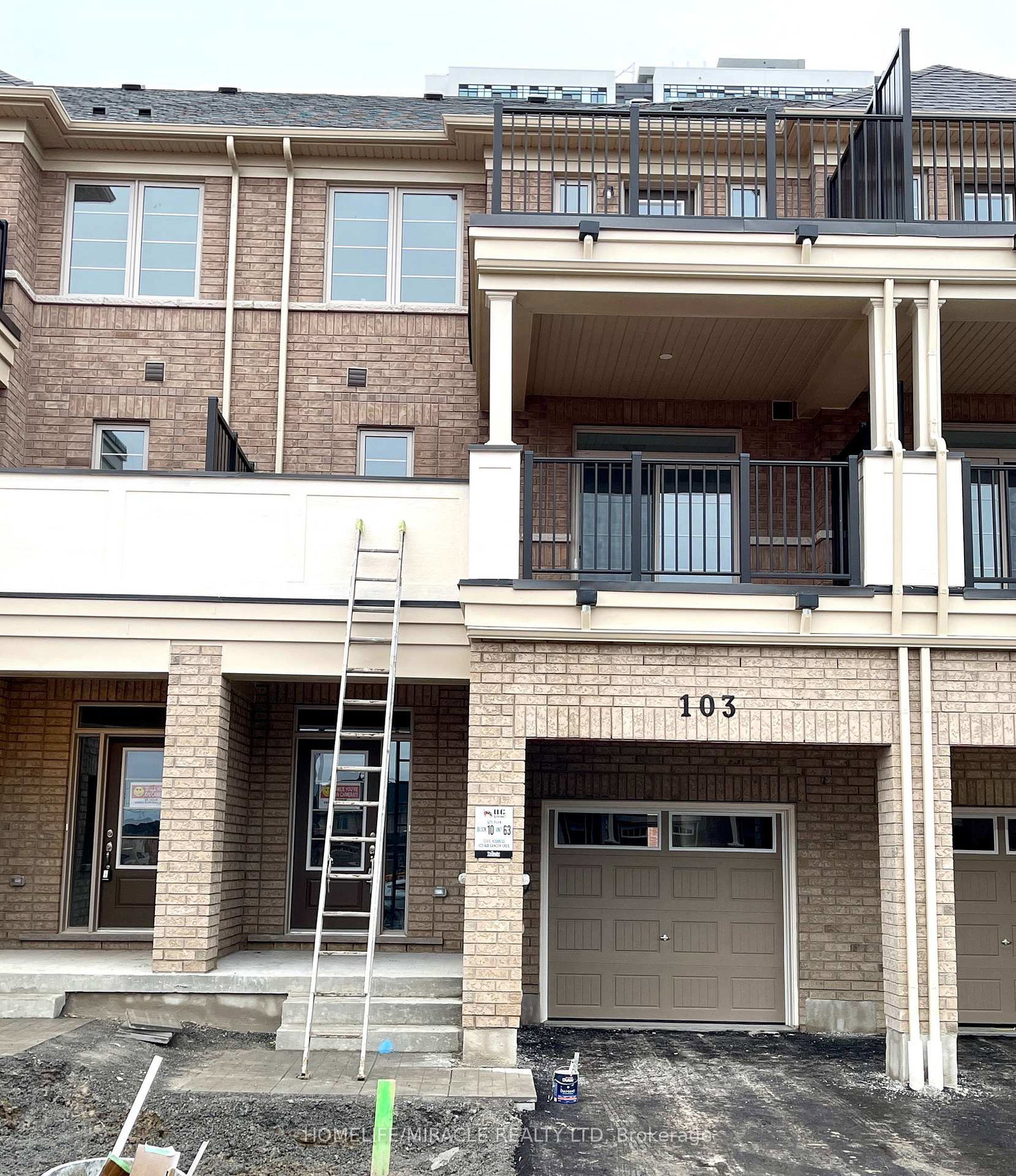 103-air-dancer-crescent-oshawa-ontario-e12917300