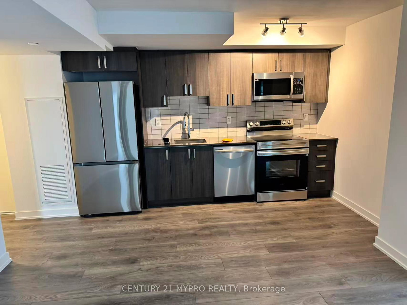 1010-sandy-beach-road-pickering-ontario-e12917464