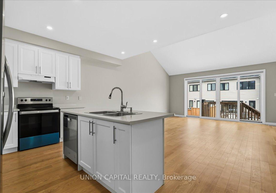11-sailors-landing-clarington-ontario-e12921808