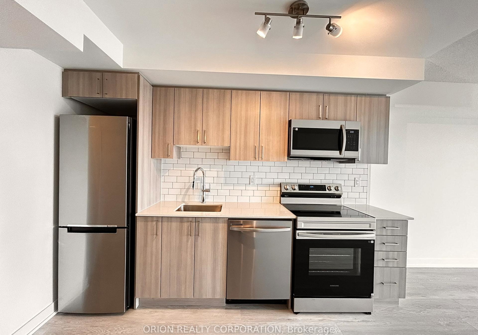 1010-sandy-beach-road-pickering-ontario-e12922886