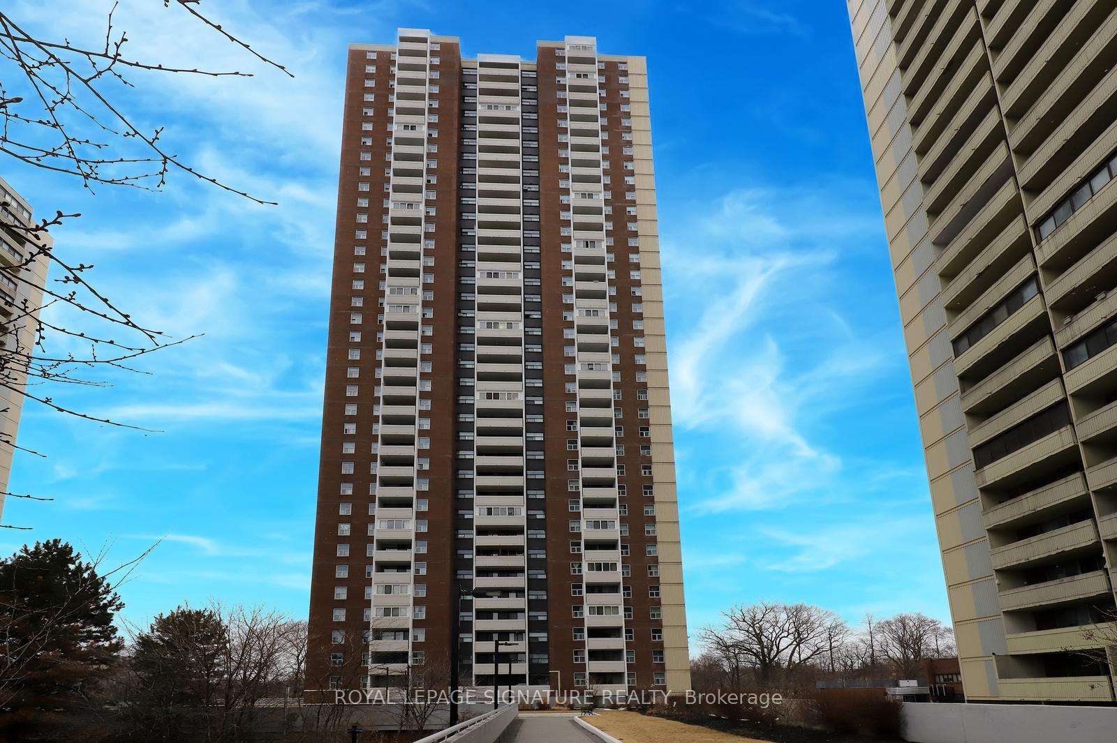 3-massey-square-east-york-ontario-e12923242